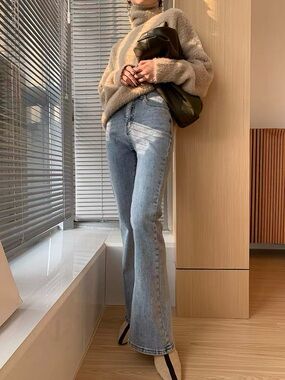 High-Rise Wide-Leg Jeans in Light Blue